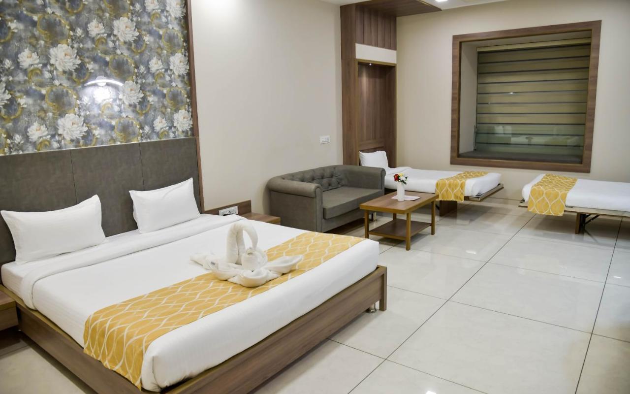 Shree Ganga Smb Hotels Ujjain Ngoại thất bức ảnh