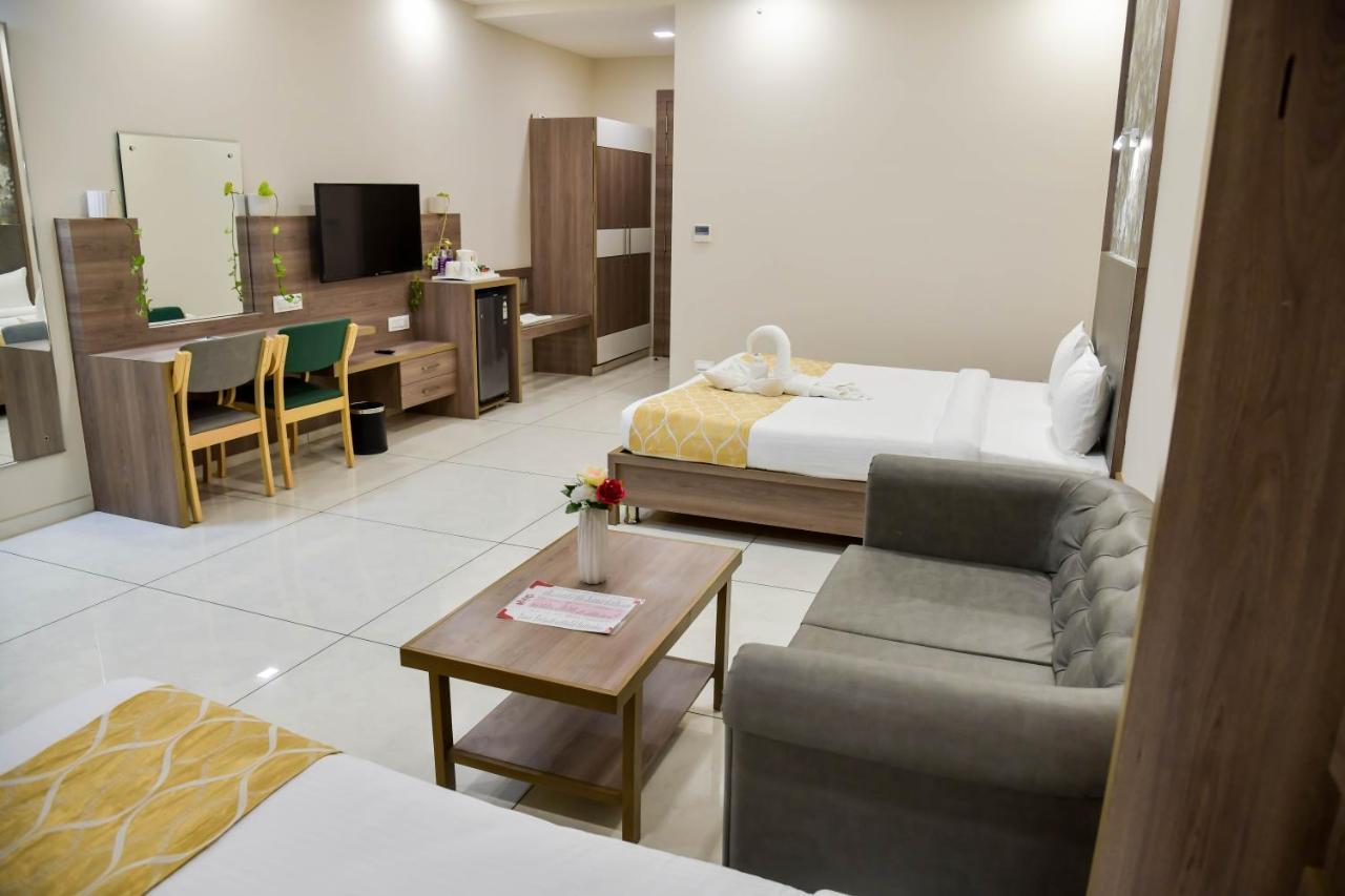 Shree Ganga Smb Hotels Ujjain Ngoại thất bức ảnh