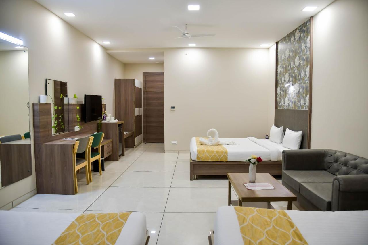 Shree Ganga Smb Hotels Ujjain Ngoại thất bức ảnh